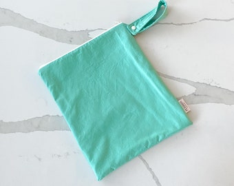 Medium Wet Bag for Everyday Use | Reusable Wetbag for Diapers, Travel, Swim, Gym, Makeup & Toiletries | Eco-Friendly, Classic Solid Color
