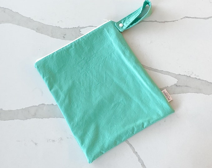 Medium Wet Bag for Everyday Use | Reusable Wetbag for Diapers, Travel, Swim, Gym, Makeup & Toiletries | Eco-Friendly, Classic Solid Color