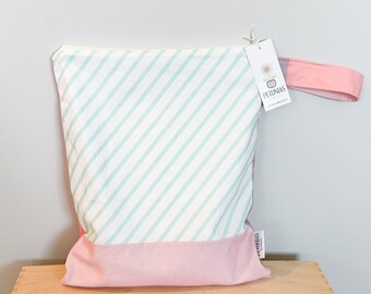 Medium Wet Bag for Everyday Use | Reusable Wetbag for Diapers, Travel, Swim, Gym, Makeup & Toiletries | Eco-Friendly Storage | Patchwork