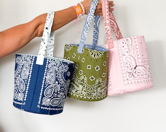 Bandana Bag, Quilted Tote Bag, Western Bucket Bag, Cute Shoulder Bag, Country Purse, Fabric Tote, Everyday Bag, Gift for Her, Paisley Print