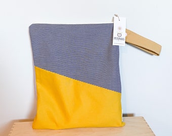 Medium Wet Bag for Everyday Use | Reusable Wetbag for Diapers, Travel, Swim, Gym, Makeup & Toiletries | Eco-Friendly Storage | Color Block