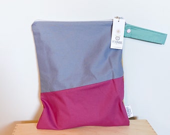 Medium Wet Bag for Everyday Use | Reusable Wetbag for Diapers, Travel, Swim, Gym, Makeup & Toiletries | Eco-Friendly Storage | Color Block