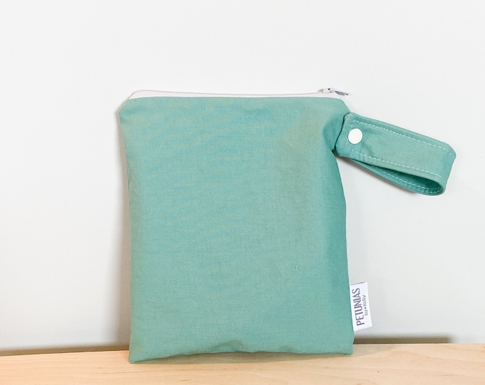 Small Wet Bag for Everyday Use | Reusable Wetbag for Cloth Diapers, Travel, Swim, Makeup & Toiletries | Eco-Friendly, Classic Solid Color