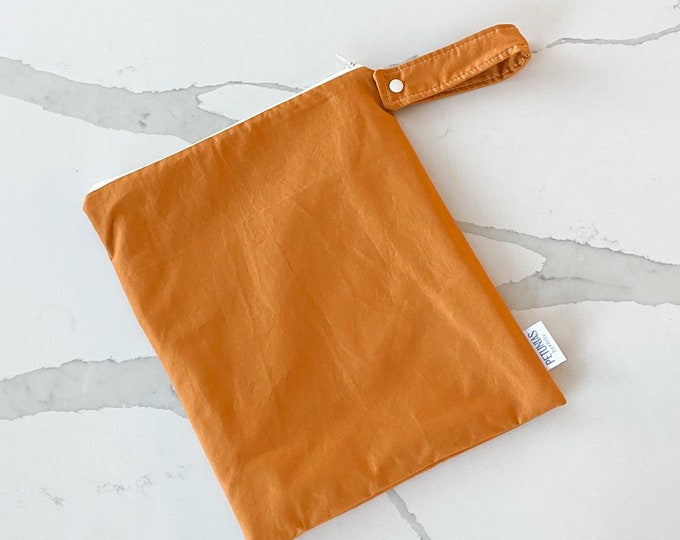 Medium Wet Bag for Everyday Use | Reusable Wetbag for Diapers, Travel, Swim, Gym, Makeup & Toiletries | Eco-Friendly, Classic Solid Color