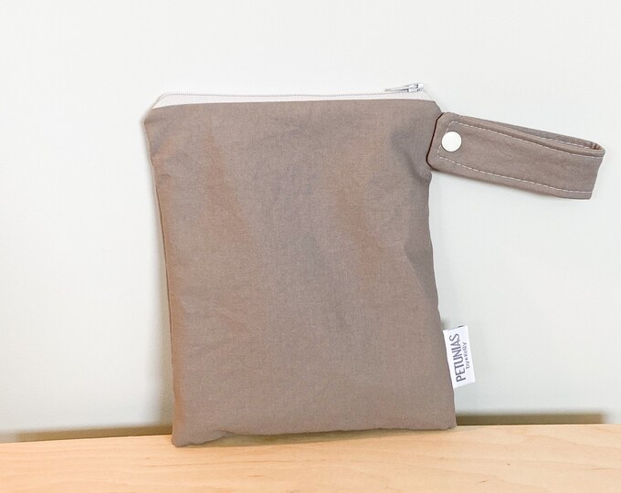 Small Wet Bag for Everyday Use | Reusable Wetbag for Cloth Diapers, Travel, Swim, Makeup & Toiletries | Eco-Friendly, Classic Solid Color