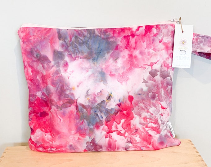 Medium Wet Bag for Everyday Use | Reusable Wetbag for Diapers, Travel, Swim, Gym, Makeup & Toiletries | Eco-Friendly Storage | Tie Dye