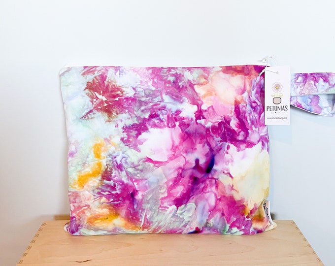 Medium Wet Bag for Everyday Use | Reusable Wetbag for Diapers, Travel, Swim, Gym, Makeup & Toiletries | Eco-Friendly Storage | Tie Dye