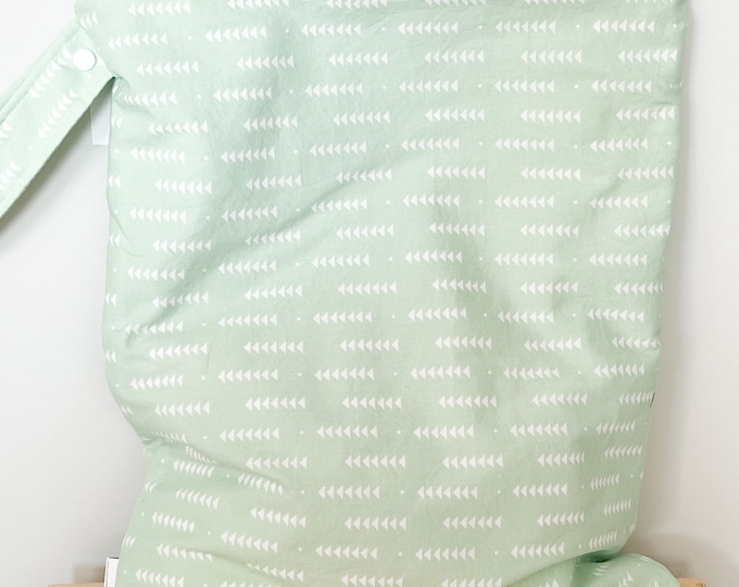 Extra Large Wet Bag | XL Wetbag for Cloth Diapers, Swim Gear, Travel, or Gym | The Icky Bag XL by PETUNIAS | Mint Arrow