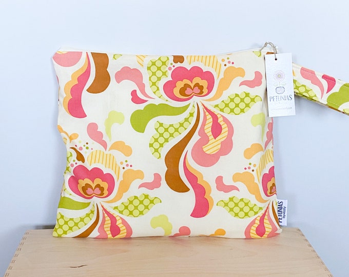 Medium Wet Bag for Everyday Use | Reusable Wetbag for Diapers, Travel, Swim, Gym, Makeup & Toiletries | Eco-Friendly Storage | Floral