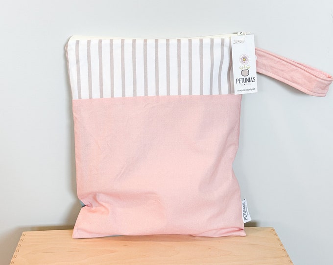 Medium Wet Bag for Everyday Use | Reusable Wetbag for Diapers, Travel, Swim, Gym, Makeup & Toiletries | Eco-Friendly Storage | Patchwork