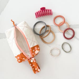 Bolsa de cosméticos cuadrada acolchada / Bolsa de maquillaje tipo borla / Bolsa pequeña para artículos de tocador / Regalo para ella / Bolsa impermeable con cremallera / Bolsa organizadora de uso diario