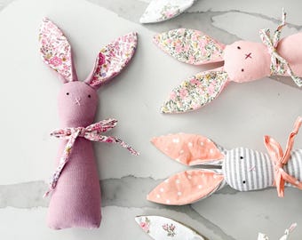 Coniglietto di peluche fatto a mano in lino: morbido peluche pasquale, decorazione per la cameretta dei bambini, regalo di compleanno per bambini