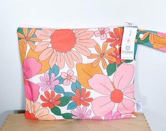 Medium Wet Bag for Everyday Use | Reusable Wetbag for Diapers, Travel, Swim, Gym, Makeup & Toiletries | Eco-Friendly Storage | Retro Floral