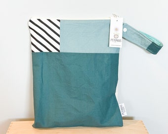 Medium Wet Bag for Everyday Use | Reusable Wetbag for Diapers, Travel, Swim, Gym, Makeup & Toiletries | Eco-Friendly Storage | Patchwork