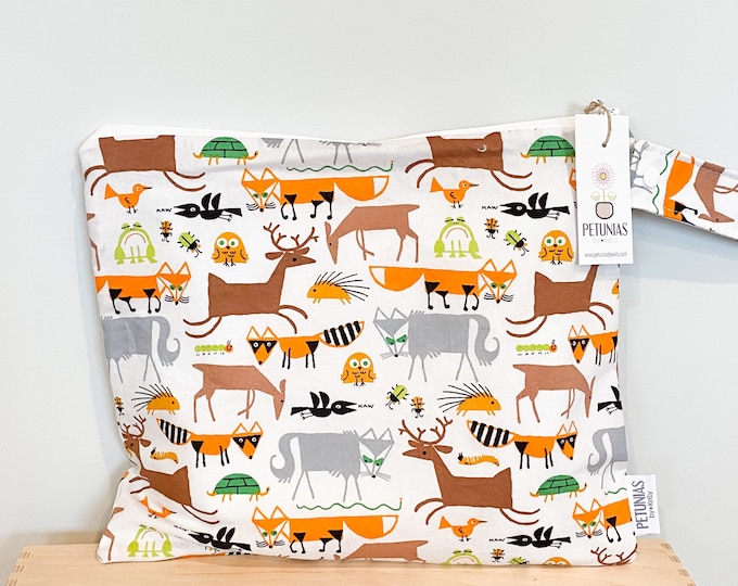Medium Wet Bag for Everyday Use | Reusable Wetbag for Diapers, Travel, Swim, Gym, Makeup & Toiletries | Eco-Friendly Storage | Forest Animal