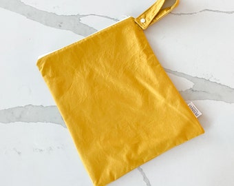 Medium Wet Bag for Everyday Use | Reusable Wetbag for Diapers, Travel, Swim, Gym, Makeup & Toiletries | Eco-Friendly, Classic Solid Color