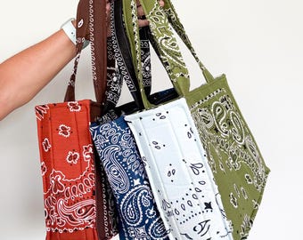 Bandana Tote Bag, Quilted Western Tote Purse, Cowgirl Bag, Fabric Shoulder Bag, Country Style Handbag, Everyday Tote, Gift for Her, Paisley