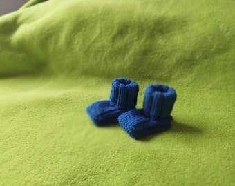 Knitted Newborn boots