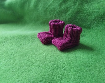 Gestrickte Neugeborenenstiefel