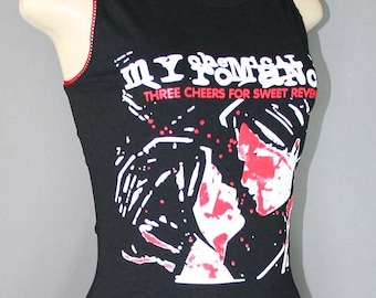 Abito camicia alterato dei My Chemical Romance, Three Cheers For Sweet Revenge, Merchandising della band gotica della scena emo dei MCR Rock