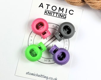 4 Stitch Stop Cord Locks for Circular Knitting Needles 5.5mm '1980' | Atomic Knitting