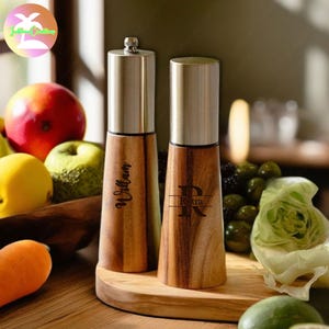 Custom Name Wooden Salt Pepper Grinder,Solid Wooden Grinder,Manual Spice Crusher Kitchen Utensils,Personalised Salt or Pepper Mill,Best Gift