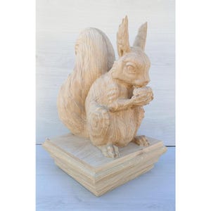 Squirrel Statue, Wooden Squirrel Newel Post Cap, Squirrel Finial for Staircase Pillars, Wood Carved Post Finial, Bed Post Finial