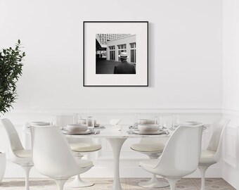 Man met hoed - Hoge kwaliteit straatfotografie zwart-wit kunstprint op mat fine art papier - prachtige cadeaukunst en huisontwerp