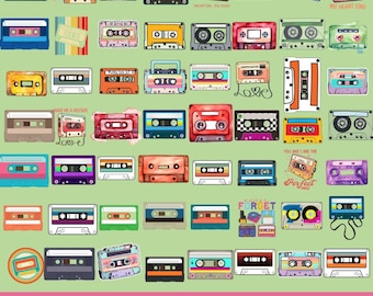 Op de afbeelding: Een verzameling van 90's cassetteband-graphics in verschillende kleuren en ontwerpen. De graphics bevatten verschillende teksten en patronen, waaronder "You Make My Heart Sing", "Forget Me Not", "You and I Are the Perfect Match" en "Love".