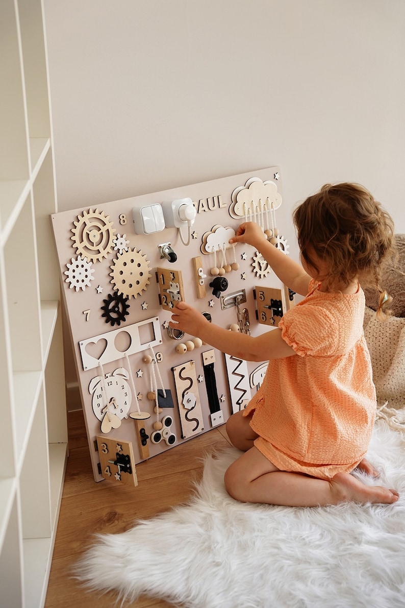 Beschäftigungsbrett für Kleinkinder, Aktivitätsbrett, Geschenk, Montessori-Brett, Geschenk zum 1. Geburtstag Bild 5