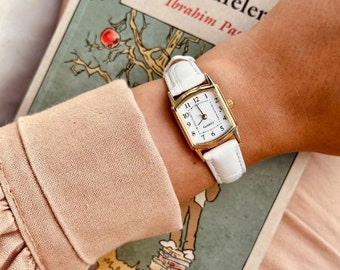 Goldene Damen-Armbanduhr, Damen-Armbanduhr, Lederarmband-Damenuhr, römische Ziffernuhr, Uhr im Vintage-Stil, minimalistische Uhr, Geschenkidee