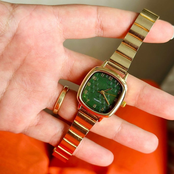 Grünes graviertes Zifferblatt Damenuhr, Gold & Silber Farbe, Geschenk für Sie, Vintage Design, Verstellbares Band, Minimalistische Uhr