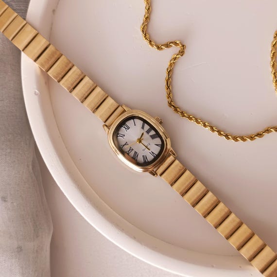 Ladies watch golden colour discount