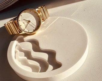 Gravierte Damenuhr mit weißem Zifferblatt, Farbe Gold & Silber, Vintage Design, verstellbares Band, Cool, Geschenk für sie