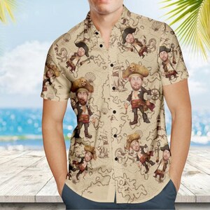 Benutzerdefinierte Piraten Gesicht Shirt, Piraten Thema Hawaiihemd, personalisierte Strand Urlaub Shirt, Foto Gesicht Pirat Hawaii Shirt