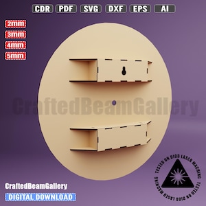 Puede incluir: Una estantería de madera circular de color beige claro con dos estantes rectangulares y un agujero central. El diseño incluye texto que indica la compatibilidad con varios formatos de archivo y mecanizado láser. También se ve el texto "CraftedBeamGallery" y "DIGITAL DOWNLOAD".