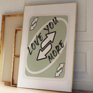 Trendige Liebe dich mehr Print, Sage Grün Retro Wand Kunst zum ausdrucken, Spielkarte Poster, Girly Wandkunst, Preppy Wand-Dekor, digitaler Download
