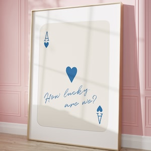 Modny plakat ścienny Ace of Hearts, plakat How Lucky Are We, wydruk estetyczny w stylu retro, plakat z kartami do gry w kolorze niebieskim, plakat Preppy, wydruk cyfrowy