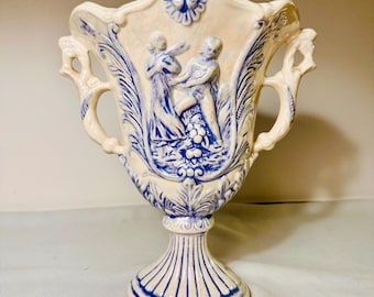 Classical Capodimonte-style Pedestal Urn/Vase Decorative Sculptural Roman Motif