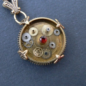 Collier Steampunk Collier Pendentif Steampunk Grenat et Laiton image 3