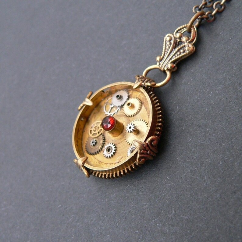 Collier Steampunk Collier Pendentif Steampunk Grenat et Laiton image 1