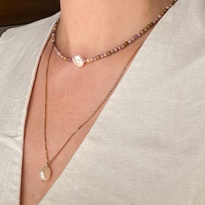 Fioletowy pojedynczy barokowy naszyjnik z pereł z kamieni szlachetnych, minimalistyczny naszyjnik, prezent dla dziewczyny, biżuteria letnia, biżuteria vintage, prezent dla mamy