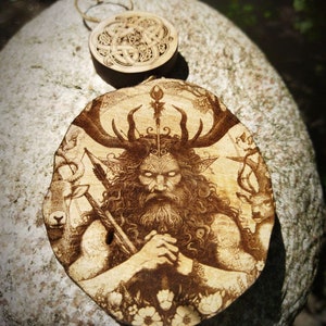 Cernunnos, keltischer gehörnter Gott, Holzamulett, Altar, Wicca