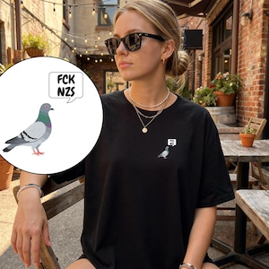 T-Shirt "FCK NZS" mit kleiner Taube* gegen Nazis* gegen rechts* Antifa* Statement* Pigeon