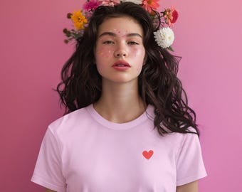 T-shirt mit kleinem rotem Herz - Minimalistisch, 100% Baumwolle, Geschenk für Sie