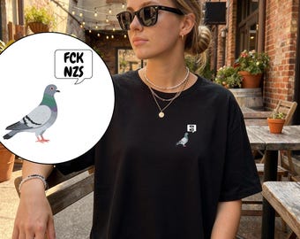 T-Shirt "FCK NZS" mit kleiner Taube* gegen Nazis* gegen rechts* Antifa* Statement* Pigeon