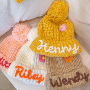 Kleinkind-Wintermütze, Baby-Wintermütze mit gesticktem Namen, gestickte Pompom-Mütze, Baby-Mütze, Accessoires für Kinder, Geschenk für Baby