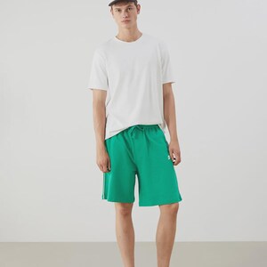 Men&#39;s 100% Cotton Athletic Shorts with Embossed Print – Comfortable Summer Sportswear, Casual Fit Gym Shorts with Side Stripes