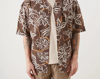 Camisa de algodón para hombre con estampado floral: Top de cuello cubano estilo resort