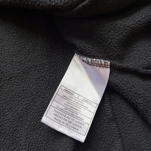 Puede incluir: Un juego de tres tazas de cer&aacute;mica con un acabado moteado y mate. Las tazas son en tonos crema, gris claro y gris oscuro. Cada taza tiene un dise&ntilde;o simple y minimalista, perfecto para caf&eacute; o t&eacute;.